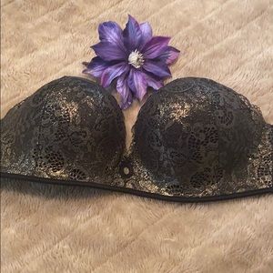 Bombshell padded strapless VS bra 💫